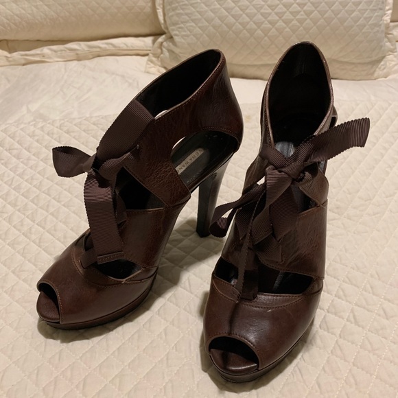 Gorgeous Vera Wang Platform Pumps Lace Up Ribbon - Picture 2 of 7